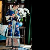 一城风絮蓝釉华彩丨丨真丝香云纱复原满绣花清汉女对襟长袍褂 蓝色绣花对襟长袍褂 S码