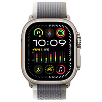 Apple 苹果 Watch Ultra 2；钛金属表壳；绿配灰色野径回环式表带