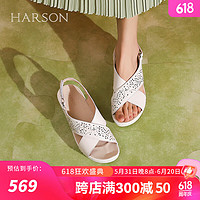 哈森24春夏新款专柜同款镂空交叉带休闲日常坡跟女凉鞋HM246102 米色 36
