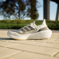 「飘飘鞋」ULTRABOOST LIGHT随心畅跑跑步鞋男子adidas阿迪达斯