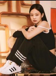 adidas阿迪达斯jennie金智妮同款adidas阿迪达斯superstar三叶草金标
