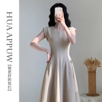画朴简约小飞袖修身连衣裙女装2024夏季褶皱收腰圆领A字裙潮