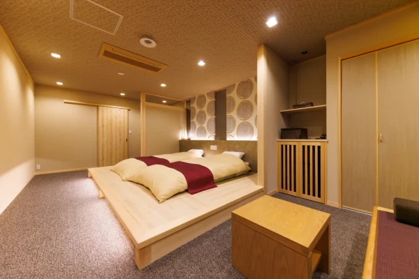 边泡温泉边看海!坐海上列车,打卡《你的名字》取景地!日本伊豆汤花满开旅馆 放松现代双床房1晚(含温泉+仅限成人)