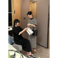 乌拓今年流行装夏季2024夏装韩版甜美气质短袖针织裙子女宽松 黑色春季流行怎么穿/高冷御姐风/ S ：75-90斤