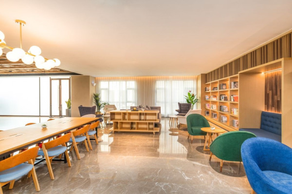 平日不加价!近迪士尼/野生动物园!上海苏宁诺富特酒店 豪华家庭房2晚(含2大1小早餐+午/晚餐二选一+浦东机场/迪士尼接送)