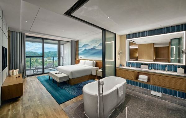 三位数价格入住高级套房,80m²带客厅和阳台!Club Med地中海邻境 千岛湖度假村 景观套房-带阳台1晚套餐(含2大1小早餐+徒步体验+室内外活动等)