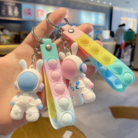 启巡太空萌兔钥匙扣可爱卡通钥匙创意实用钥匙扣 皮条太空萌兔【颜色】