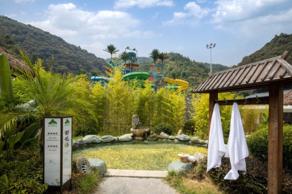 resorts/希尔顿酒店及度假村国内酒店>文章详情>暖水温泉区位于湖南