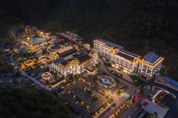 真温泉酒店!暑假/周末/中秋不加价!郴州暖水温泉希尔顿惠庭 灵动房1晚+2大1小温泉+德寿山景区门票