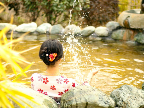 真温泉酒店!暑假/周末/中秋不加价!郴州暖水温泉希尔顿惠庭 灵动房1晚+2大1小温泉+德寿山景区门票