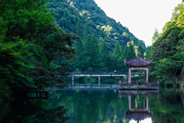 宁波小众旅游地！全程不加价！宁海万沁酒店(西子桃源广场店）精品大床房2晚含简餐套餐