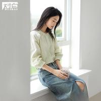 2024夏装撞色竖条纹捏褶领口装饰扣设计女式圆领长袖衬衫