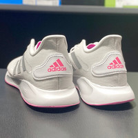 阿迪达斯 （adidas）休闲鞋女鞋2024夏季运动鞋网面透气轻便减震跑步鞋 FX6880白银灰桃红 36