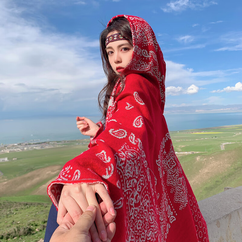 瞐大师青海民族风披肩斗篷女云南新疆西藏草原川西旅游穿搭披风 拼接腰果大红(连帽主图款)