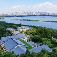 日历房5.8折住西湖边的国宾馆！浙江西湖山庄  园景大床房2晚可拆分套餐（含早+minibar+欢迎水果）