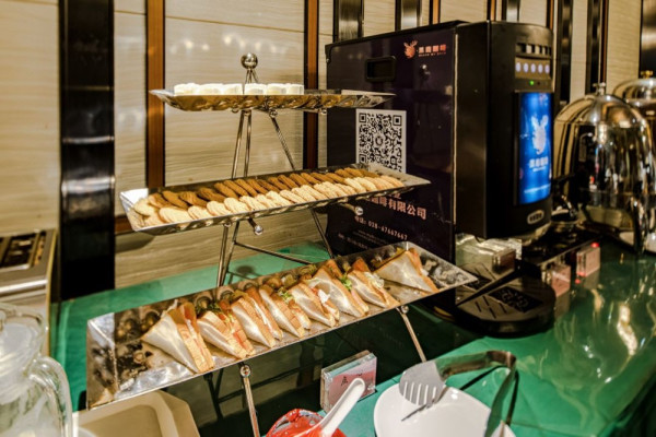 近宽窄巷子!九月/中秋不加价!青桐城市酒店(成都宽窄巷子花牌坊地铁站店) 悦庭套房2晚连住套餐(冰箱+厨房+一室一厅)
