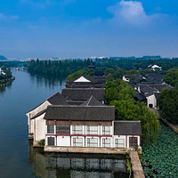 紧靠鉴湖，步行可达一堆景点！不加价！绍兴雷迪森怿曼酒店 湖景庭院家庭房1晚（含双早+欢迎水果+迷你吧）