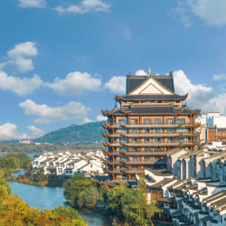 开业大促！门票+酒店都有了，暑假加价良心！湖州太湖龙之梦烟花楼 古镇景观大床房1晚（含双早+双人门票三选一）