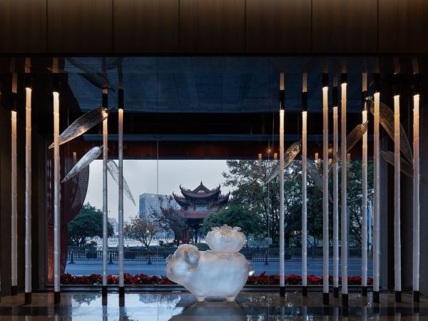 逛“世界珍珠之都”、游西施故里、周末不加价!浙江诸暨大酒店 丽致豪华房/高级房2晚可拆分(含双早)