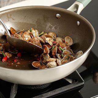 餐将军钛盾无涂层不粘锅家用炒菜锅有钛不锈钢炒锅电磁炉钛锅32cm带盖