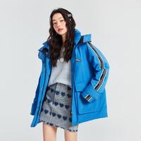 雪中飞 SNOWFLYING女式短款羽绒服时尚休闲户外防水科面料工装运动印花织带羽绒服女