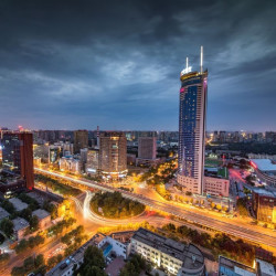 3.6折住套房，全程不加价！西安皇冠假日酒店 单卧套房带客厅1-2晚套餐（含3早+可免费加床1张）