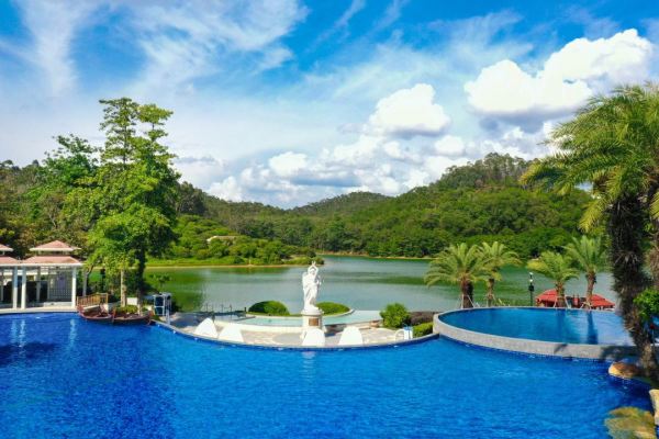 畅玩水乐园+温泉!东莞塘厦三正半山温泉酒店 主楼园景房1晚套餐含早餐+温泉+水乐园+鱼疗等