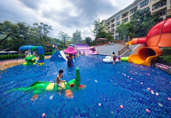 畅玩水乐园+温泉!东莞塘厦三正半山温泉酒店 主楼园景房1晚套餐含早餐+温泉+水乐园+鱼疗等