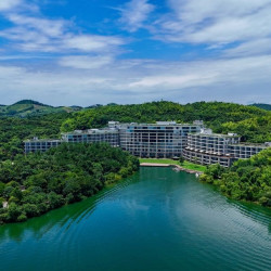 竹林山水避暑有冷泉！暑假平日不加价！天目湖涵田度假村1晚含早+180°湖景半山温泉+云顶下午茶+旅拍等