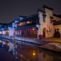 出门就是南浔古镇！湖州南浔巨人君澜度假酒店 国风大床房1晚含早+酒吧鸡尾酒+庄弘醒美术馆观赏等