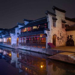 出门就是南浔古镇！湖州南浔巨人君澜度假酒店 时尚工业房1晚（含双早+庄弘醒美术馆等权益）
