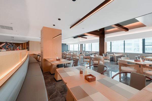 近华强北,全程不加价!深圳建国璞隐酒店(华强店) 暗香居大床房1晚(含单早+明朝国风马面裙服饰体验1份)