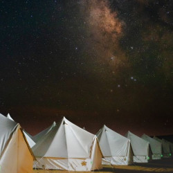 去沙漠看英仙座流星雨，仅限8月！宁夏中卫沙坡头一叶星空帐篷营地+八号星空帐篷各1晚住宿（含景区门票+每日双早、双晚+酒店接驳）
