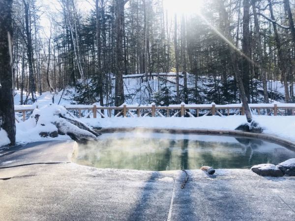 雪季早鸟:别被名字骗到,纯纯的高端度假酒店!长白山蓝景国际生态交流中心 三号楼大床房/双床房2晚套餐(含2大小早餐+双人温泉+3小时滑雪体验等)