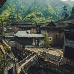 住进山林，感受夏日的野趣！暑假周末中秋不加价！福建青普文化行馆土楼&梧林 特色房型2晚可拆分通兑（含2大1小早餐+2大1小晚餐+萤火虫/古村落门票的等）