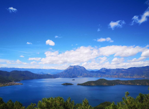 囤,一年内的最低价!20℃避暑胜地,仅+100元!云南泸沽湖英迪格酒店 精品房1晚+双早+迷你吧