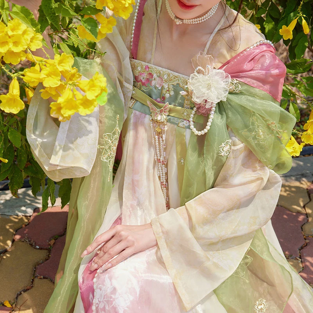 十三余 小豆蔻儿[佩玉春风]刺绣粉色裙子印花对襟衫唐制汉服女原创 配饰 现货 M