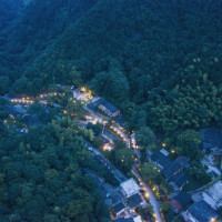 神仙归隐地，住进“仙气”十足的800年古村！诗莉莉隐世·北山三十六院溪Villa温泉度假村 指定房型1-2晚（含双早+温泉等）