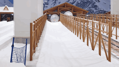 提前内测!上海全新航母级乐园即将开业!实探耀雪冰雪世界,滑雪玩水都有!