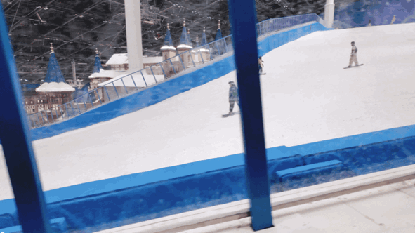 提前内测!上海全新航母级乐园即将开业!实探耀雪冰雪世界,滑雪玩水都有!