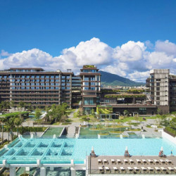 不是吧，价格跌了加价也没了，有假期的快上！三亚1 Hotel 海棠湾阳光壹酒店 精选海景大床房2晚套餐（含2大2小早餐+双人特色晚餐+丰富店内活动等）