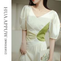 画朴轻奢时尚撞色连衣裙女装2024春夏季时尚复古V领中长裙潮
