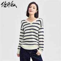 佐丹奴针织衫女秋冬新款慵懒风条纹V领宽松套头针织毛衣13354679 01米白/海军蓝