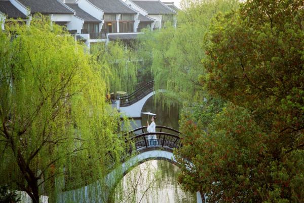 每晚500不到的史低价,与悦榕庄同享一片湿地和部分共区!杭州西溪悦椿度假酒店 豪华大/双床房2晚套餐(含双早+旅拍+餐饮代金券)