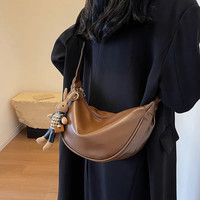 米卡米卡 2024新款软皮饺子包斜挎包女大容量包包女士通勤包单肩腋下包质感