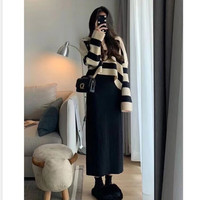 婧麒(JOYNCLEON)装连衣裙2024高级感孕期穿搭大条纹秋冬款毛衣吊带两件套 黑色条纹毛衣+黑色打底裙 M