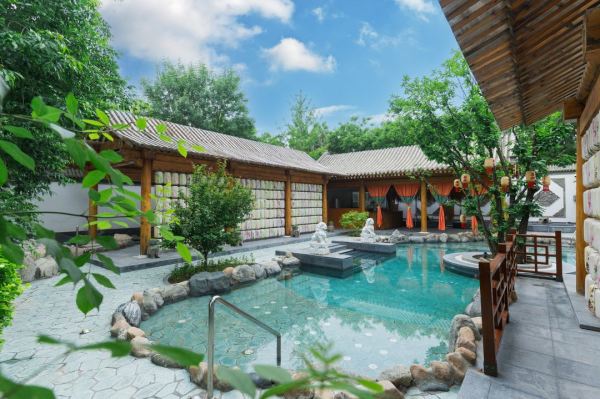 赏花灯/玩冰钓/泡温泉，冬天的世园好好玩！北京世园冬季4店1晚通兑套餐（含2大1小早餐+冰雪嘉年华+汤泉等）