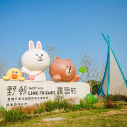 包邮区只此一家，沙溪古镇旁的童话王国！苏州太仓野邻LINE FRIENDS露营度假村 月升·观影大床房1晚套餐（含早餐+下午茶+蜜塔森野乐园门票等）