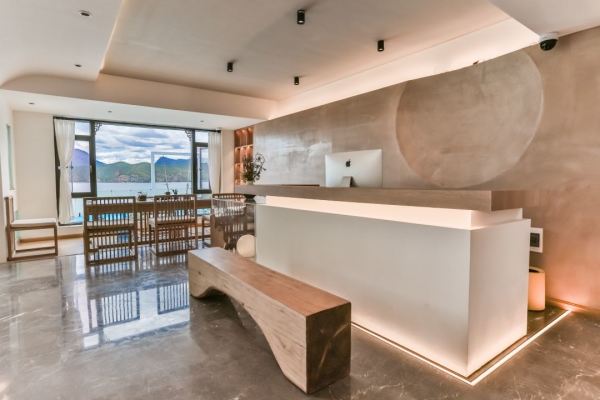 住湖景露台房,无遮挡俯瞰全景!泸沽湖前湖·月遥全湖景度假酒店2晚+早餐+接送