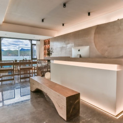 住湖景露台房，无遮挡俯瞰全景！泸沽湖前湖·月遥全湖景度假酒店2晚+早餐+接送